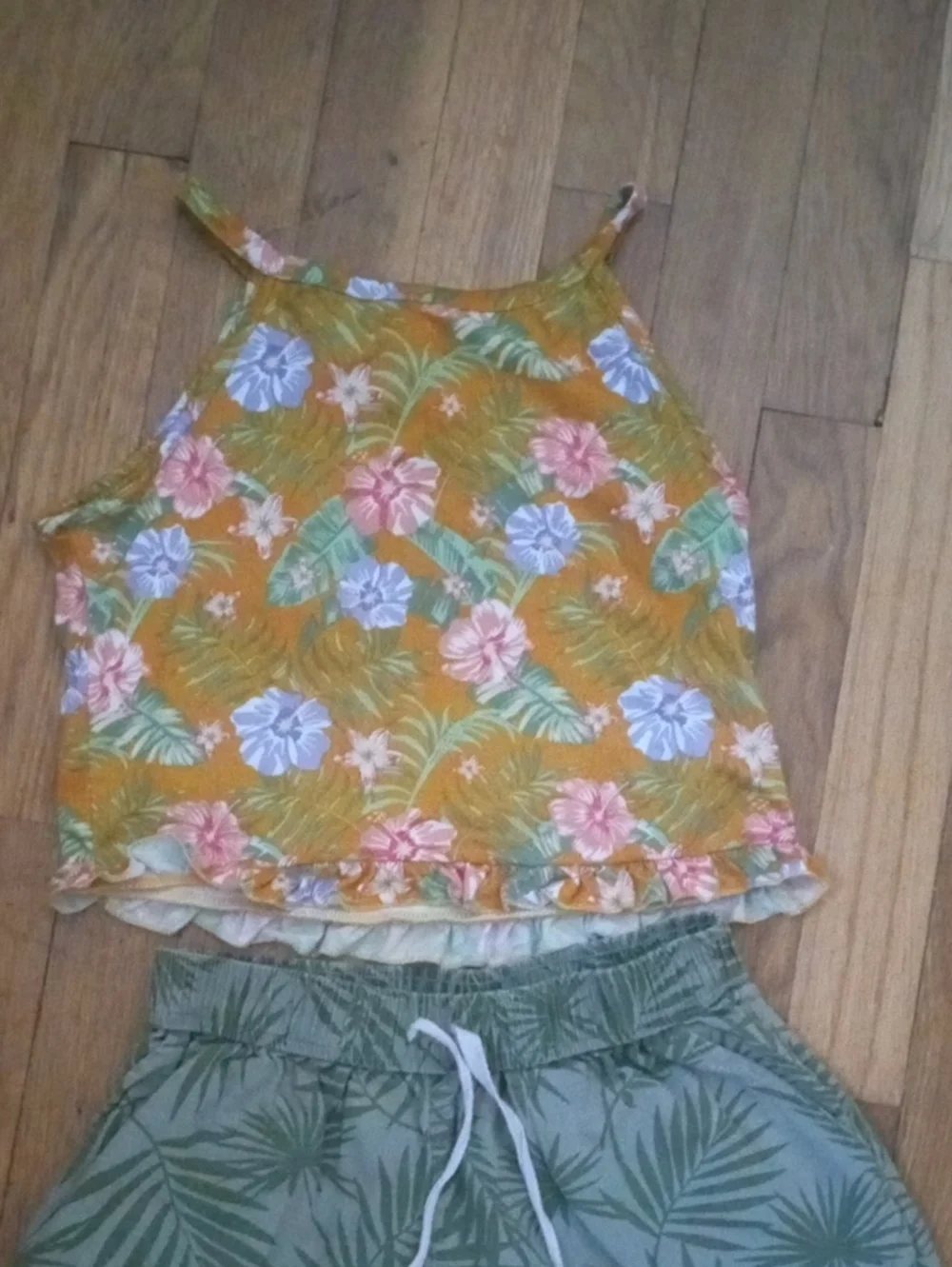 girl 7 green leave print shorts and tropical tank